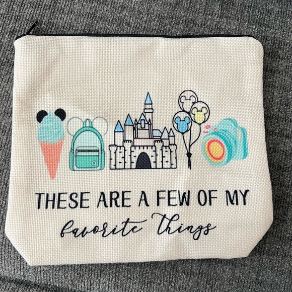🏰 Disney Inspired Vacation Cosmetic Makeup Bag Disneyland Magic Kingdom Snacks - Picture 1 of 8